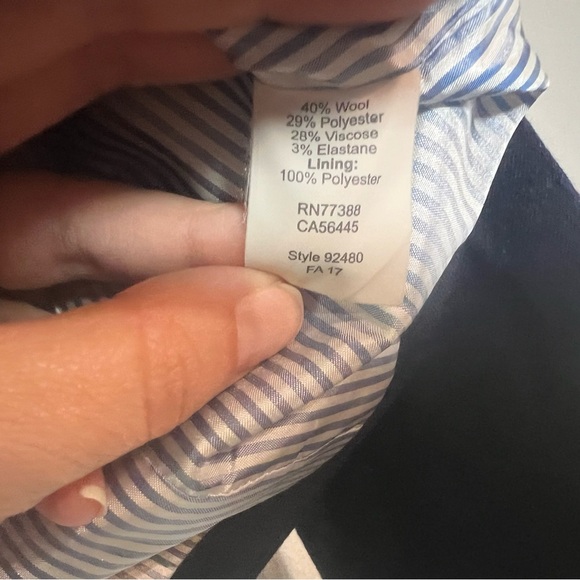 J. Crew Schoolboy Navy Blue Wool Blend Blazer Gold Buttons Size 2 Preppy - Picture 9 of 10